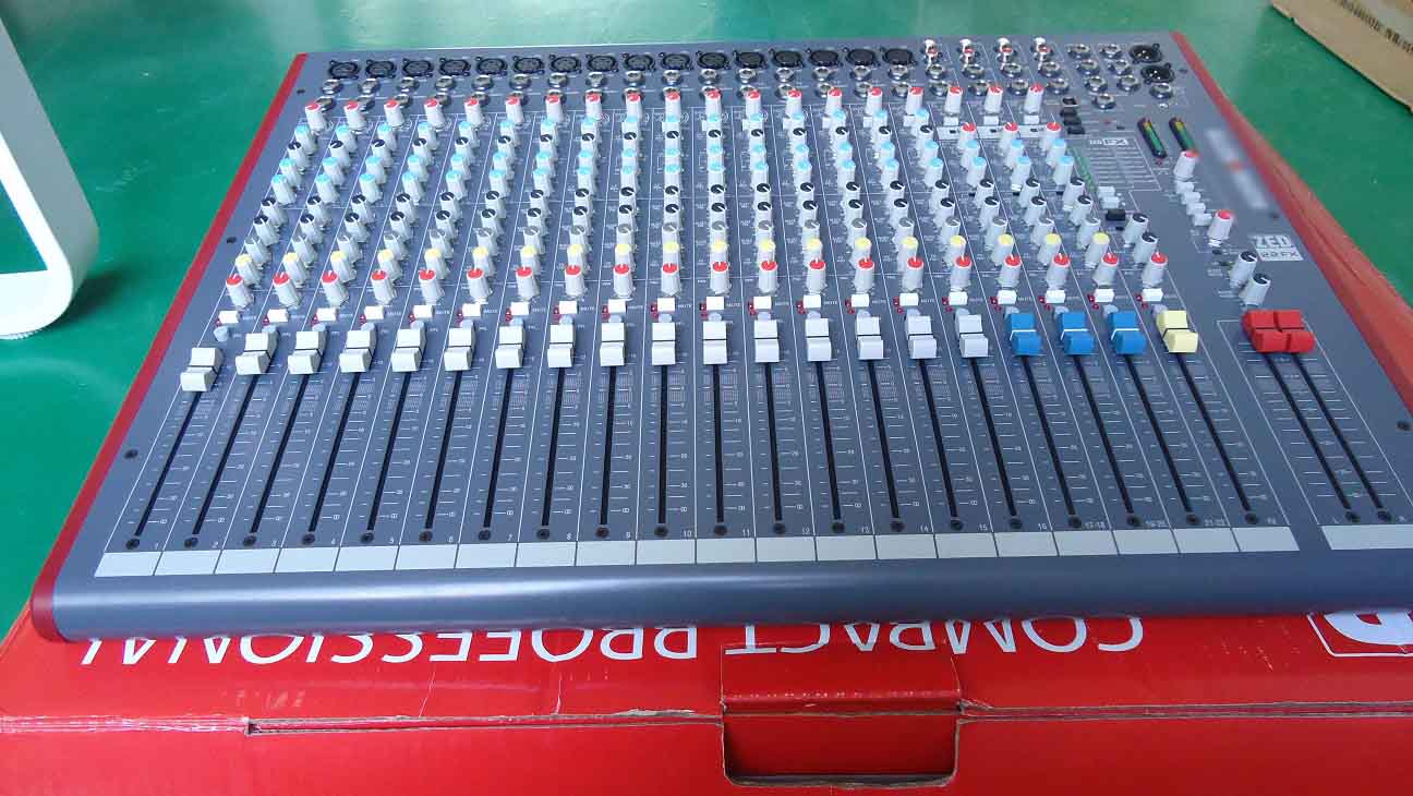 Bộ trộn âm thanh kỹ thuật số chuyên nghiệp ZED-22FX